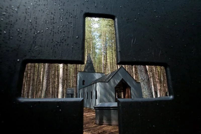 A woodland arena seen through a themed structure